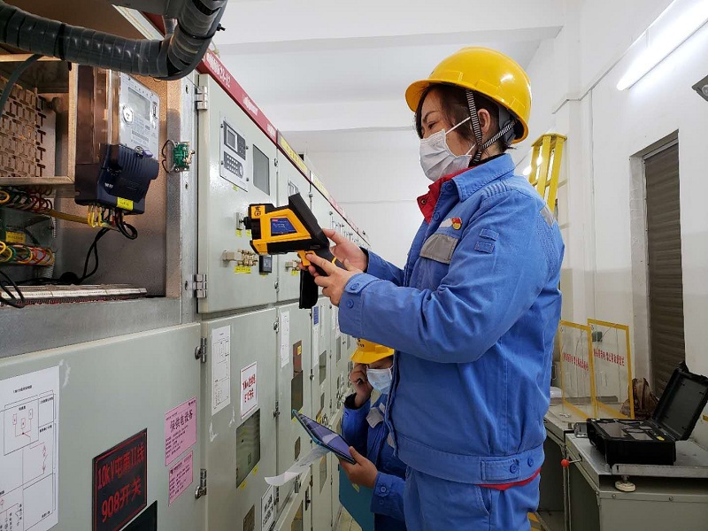 南方電網廣西柳州鹿寨供電局:戰“疫”保電 巾幗在行動