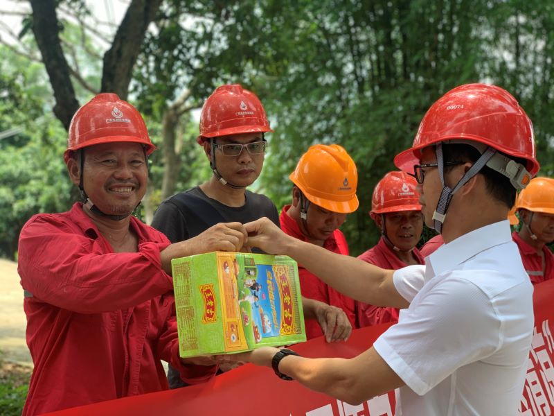 南方電網廣西新電力集團博白供電局夏送清涼鼓干勁,情系一線保供電