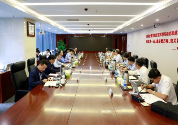 錢智民會(huì)見鞍鋼集團(tuán)董事長(zhǎng)、黨委書記譚成旭