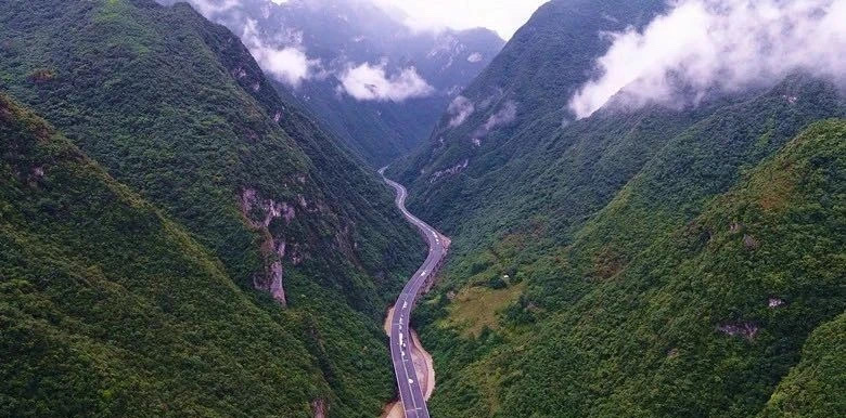 陜西地電漢中分公司:為西鎮高速順利通車注入強勁電能動力