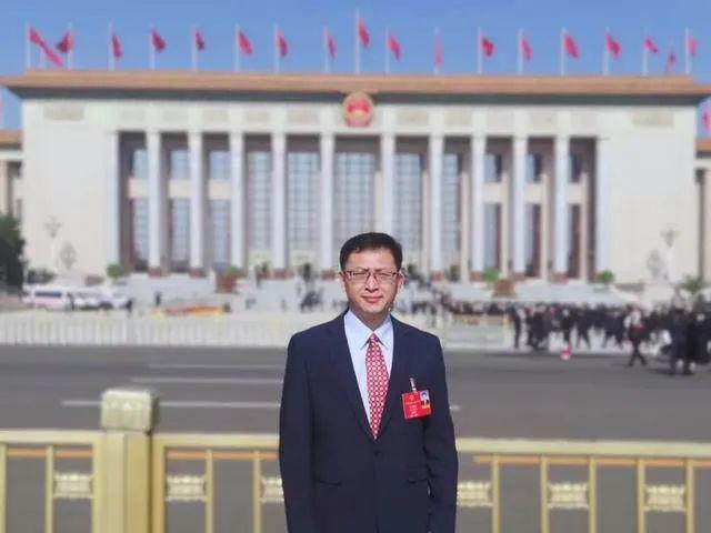 加快推動新能源行業 與人工智能融合創新——訪全國人大代表、樂山太陽能研究院院長姜希猛