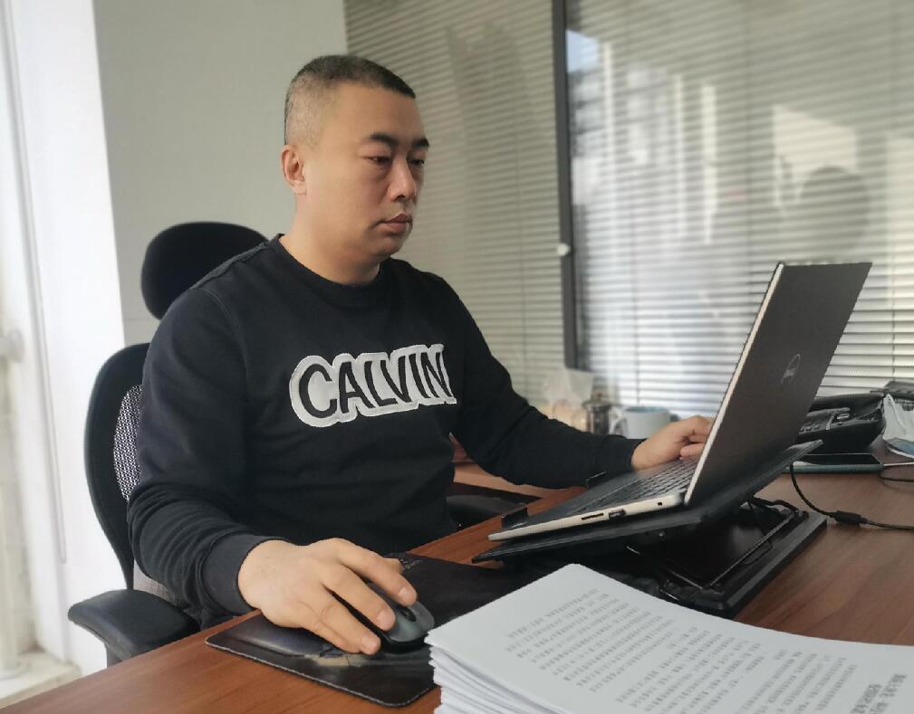 段國鋒:堅守一線 勇不后退