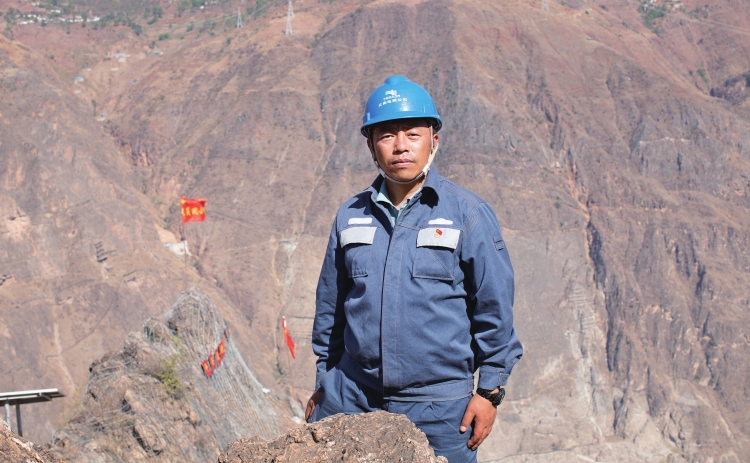 鑄就“鐵軍”品格 彰顯使命擔當:云南送變電公司送電三分公司主任工程師曾雷