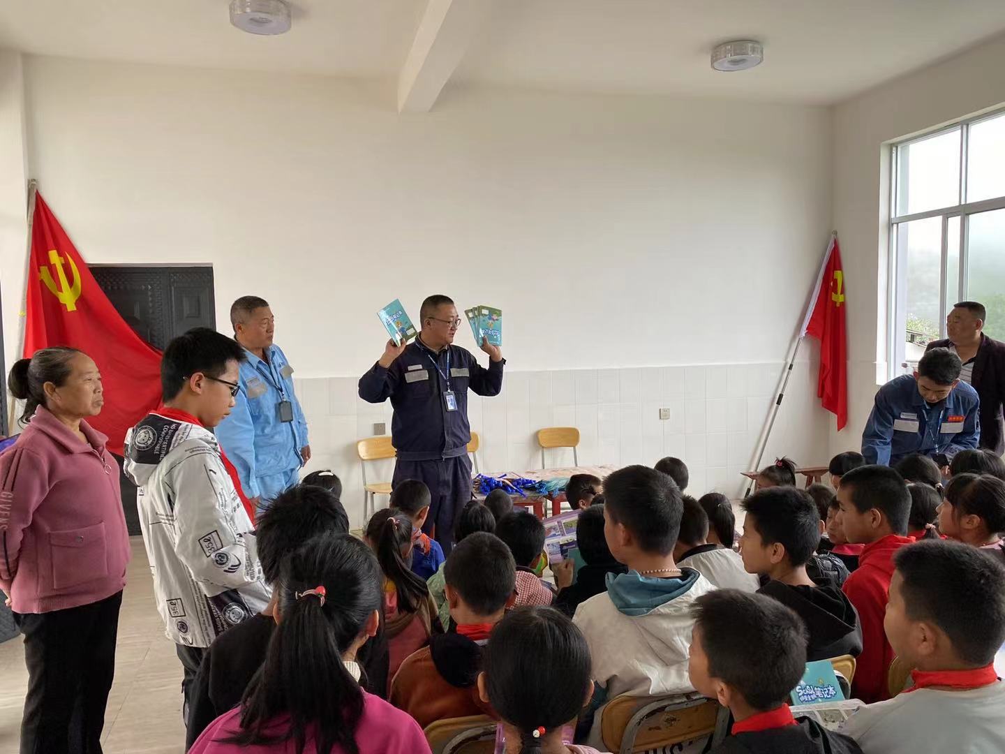 黨團聯合帶安全宣講進校園，“電”亮未來助成長