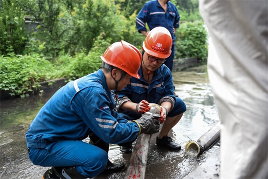 大唐淮北發電廠：黨員先鋒沖在前 抗洪搶險保供電