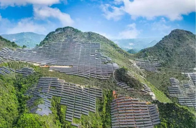 全國首例！吉電股份“大容量、高坡度”集中式山地光伏項目并網