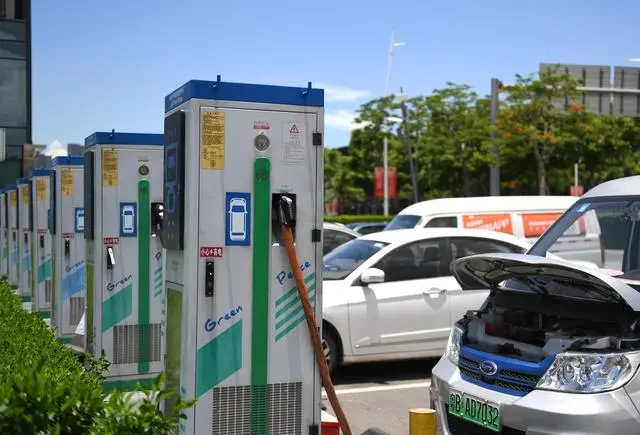 中國電動車企駛入日本“藍?！笔袌? width=