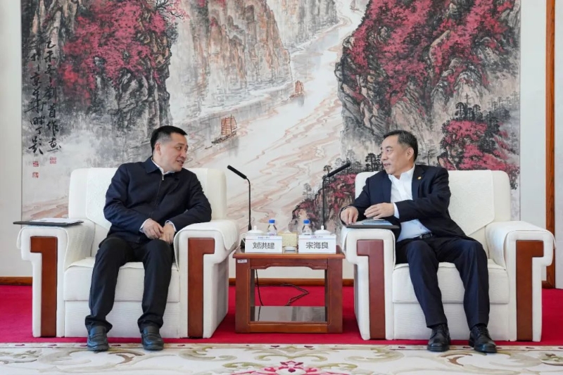 中國(guó)能建黨委書記、董事長(zhǎng)宋海良與云南省委常委、昆明市委書記劉洪建會(huì)談