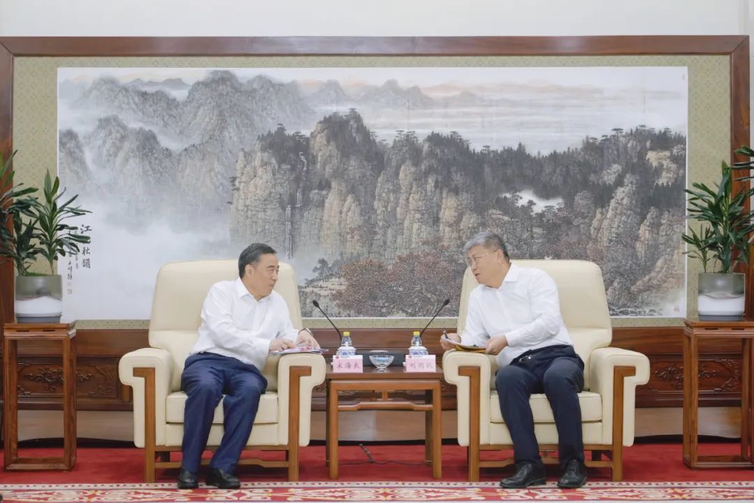中國(guó)能建黨委書記、董事長(zhǎng)宋海良與國(guó)家能源集團(tuán)黨組書記、董事長(zhǎng)劉國(guó)躍會(huì)談