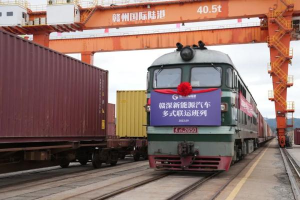 國產(chǎn)新能源汽車，坐火車“出海”!