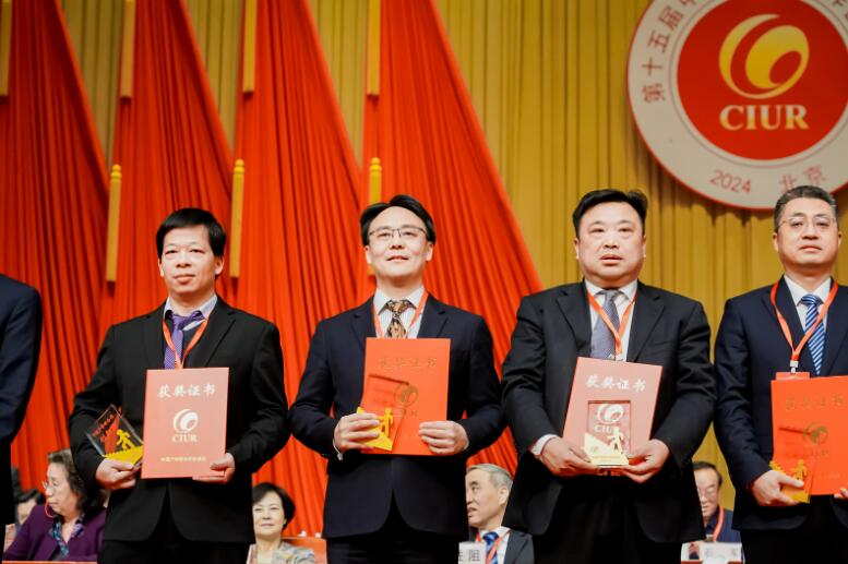 中國能建綠色建材公司黨委書記、董事長，綠色先進(jìn)材料研究院院長蔣洋榮獲“2023年中國產(chǎn)學(xué)研合作創(chuàng)新獎(jiǎng)”