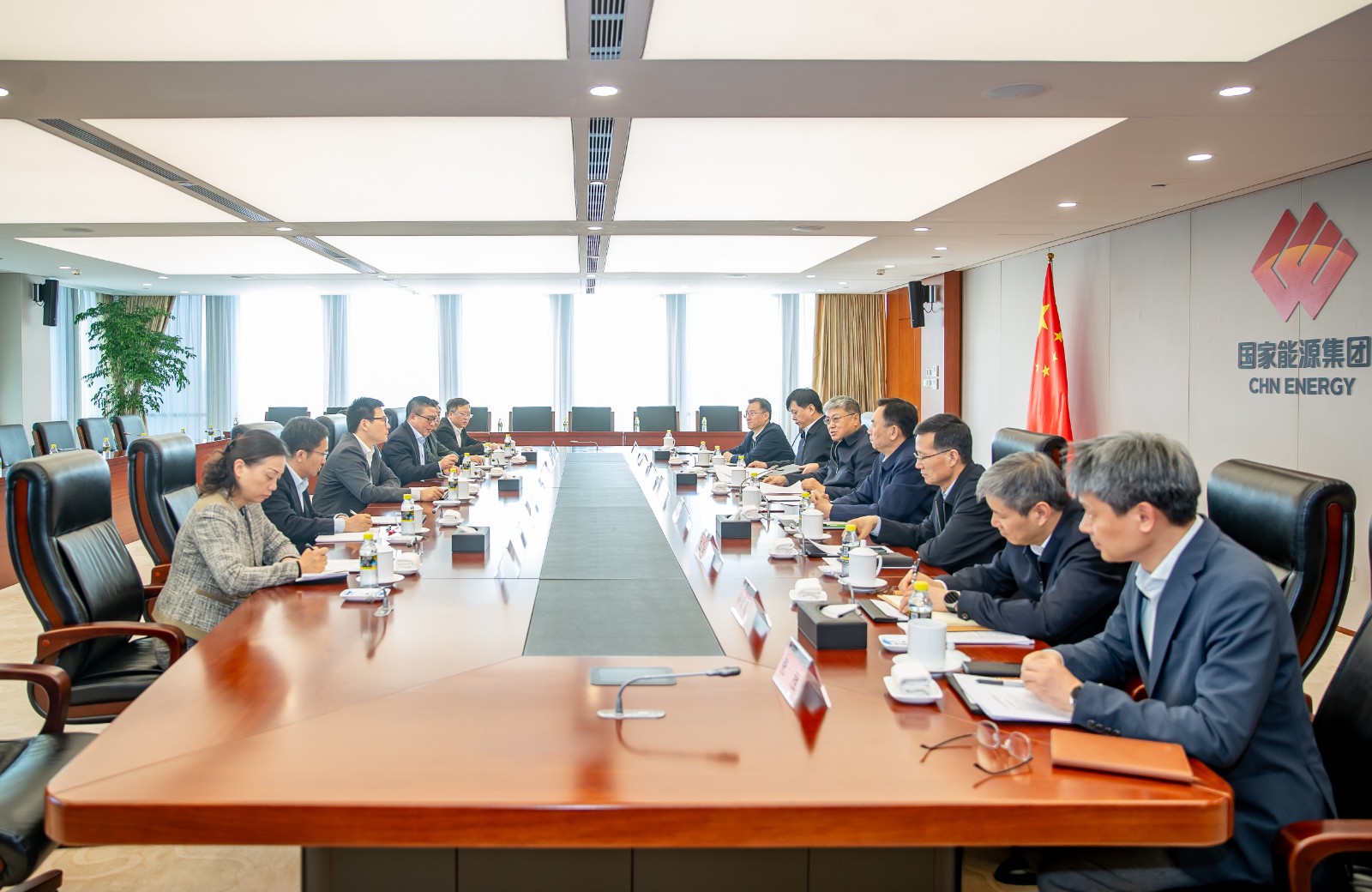 國家能源集團黨組書記、董事長劉國躍會見上海電氣集團黨委書記、董事長吳磊