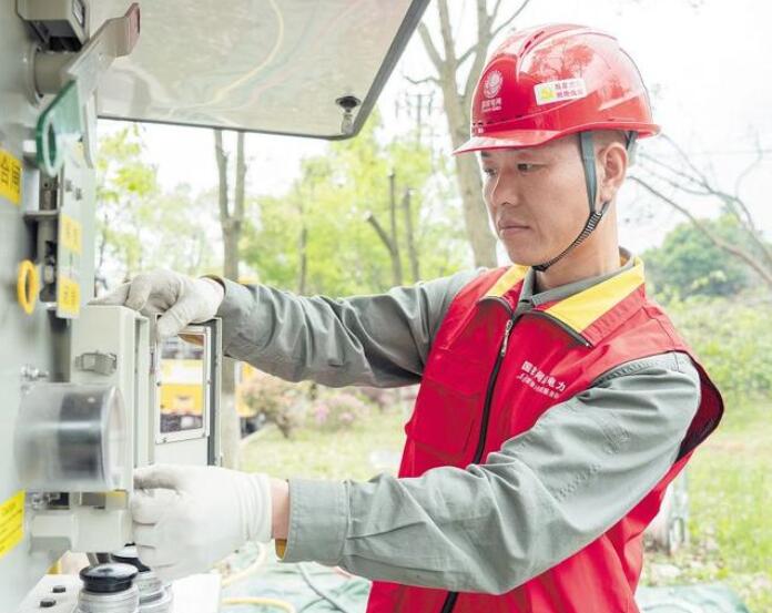 賀彪：星城萬家燈火，“帶電護衛”用心守候
