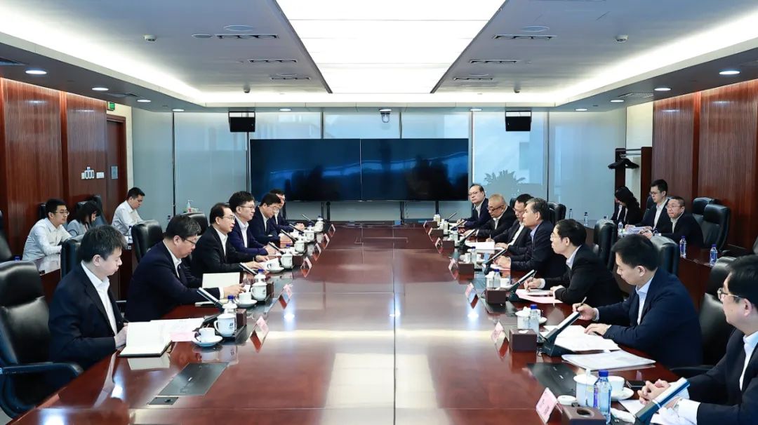 華電集團黨組書記、董事長江毅與中國太平保險集團黨委書記、董事長王思東舉行會談