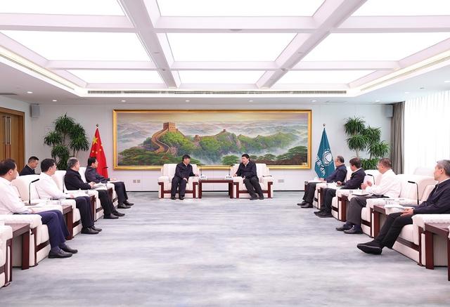 國家電網(wǎng)董事長、黨組書記張智剛董事長與三峽集團(tuán)董事長劉偉平、總經(jīng)理韓君會(huì)談