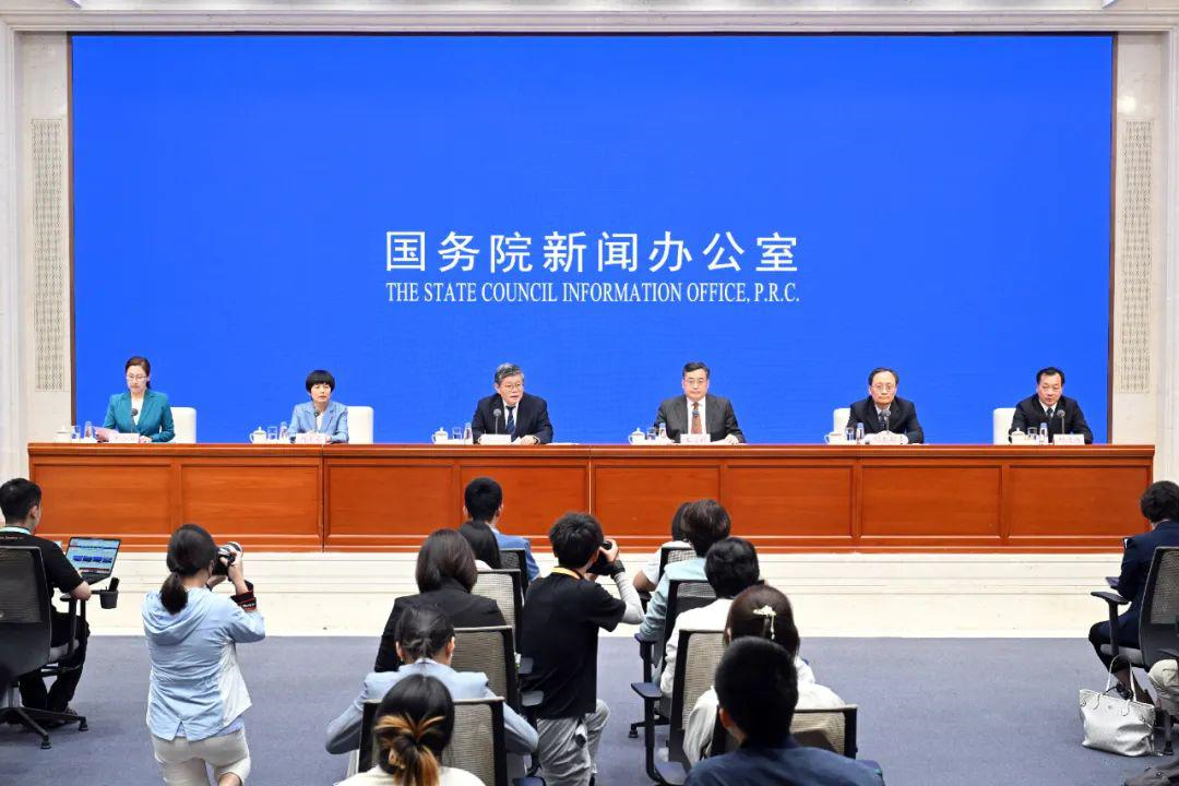 國家發展改革委負責同志出席國新辦舉行的國務院政策例行吹風會 介紹《生態保護補償條例》有關情況并答記者問