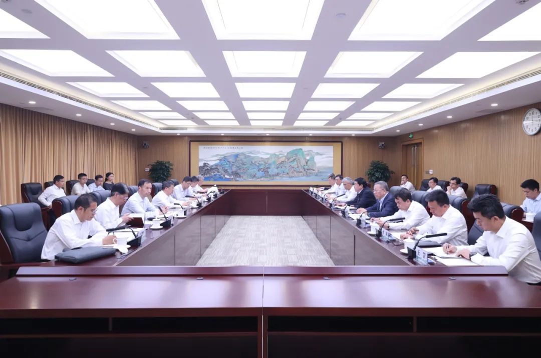 國家能源局黨組書記、局長章建華赴國家電網(wǎng)公司調(diào)研迎峰度夏電力保供工作