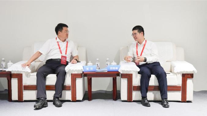 吳云與中國科學院院士、中國氫能聯(lián)盟戰(zhàn)略指導