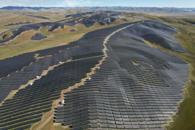 阿壩州110萬千瓦光伏項目一期全容量并網發電