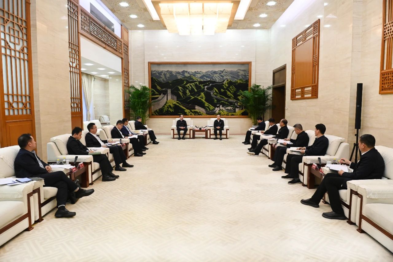 大唐集團黨組書記、董事長鄒磊與中國電建黨委書記、董事長丁焰章會談