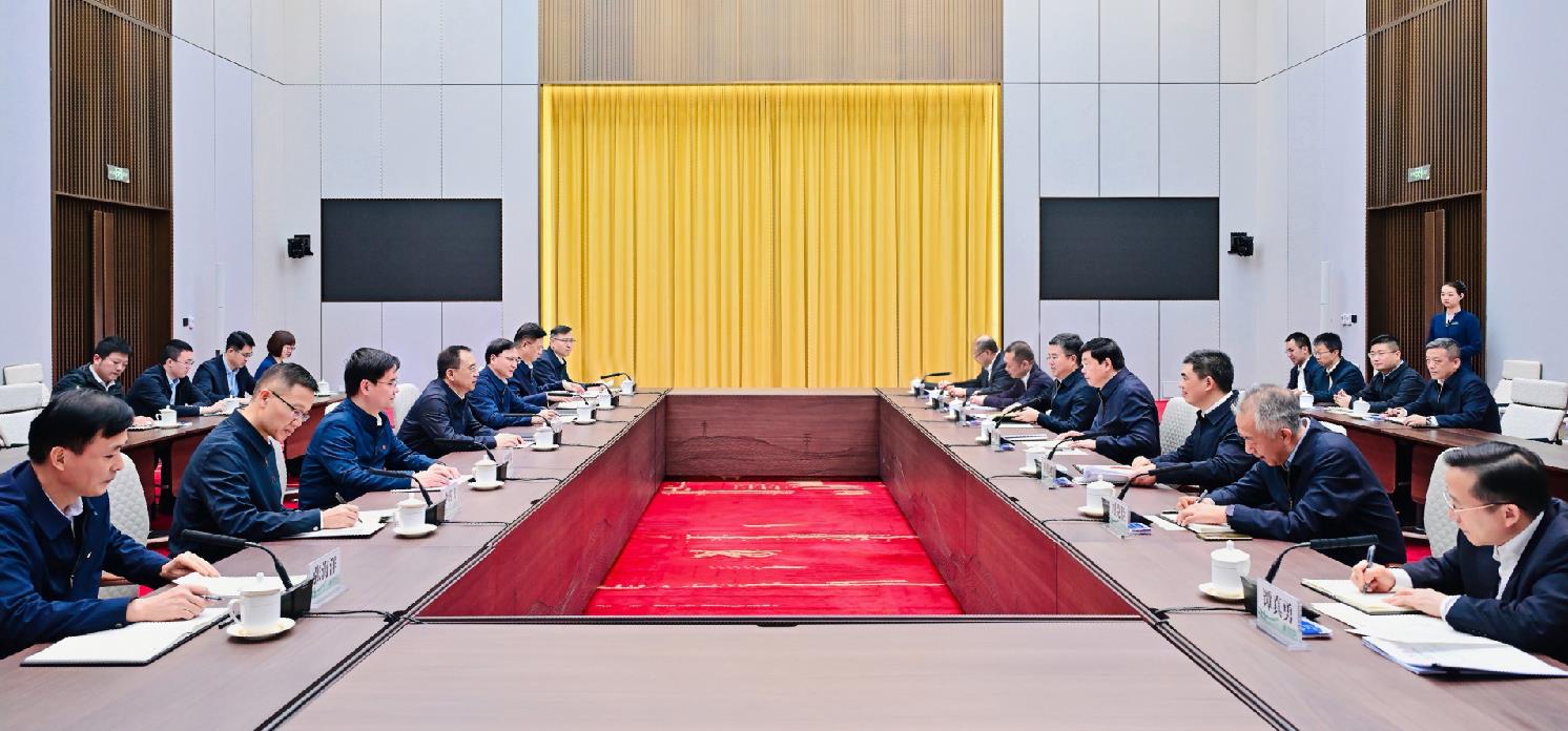 中國大唐集團(tuán)董事長鄒磊、總經(jīng)理張傳江與國家電網(wǎng)董事長張智剛、總經(jīng)理龐驍剛會(huì)談