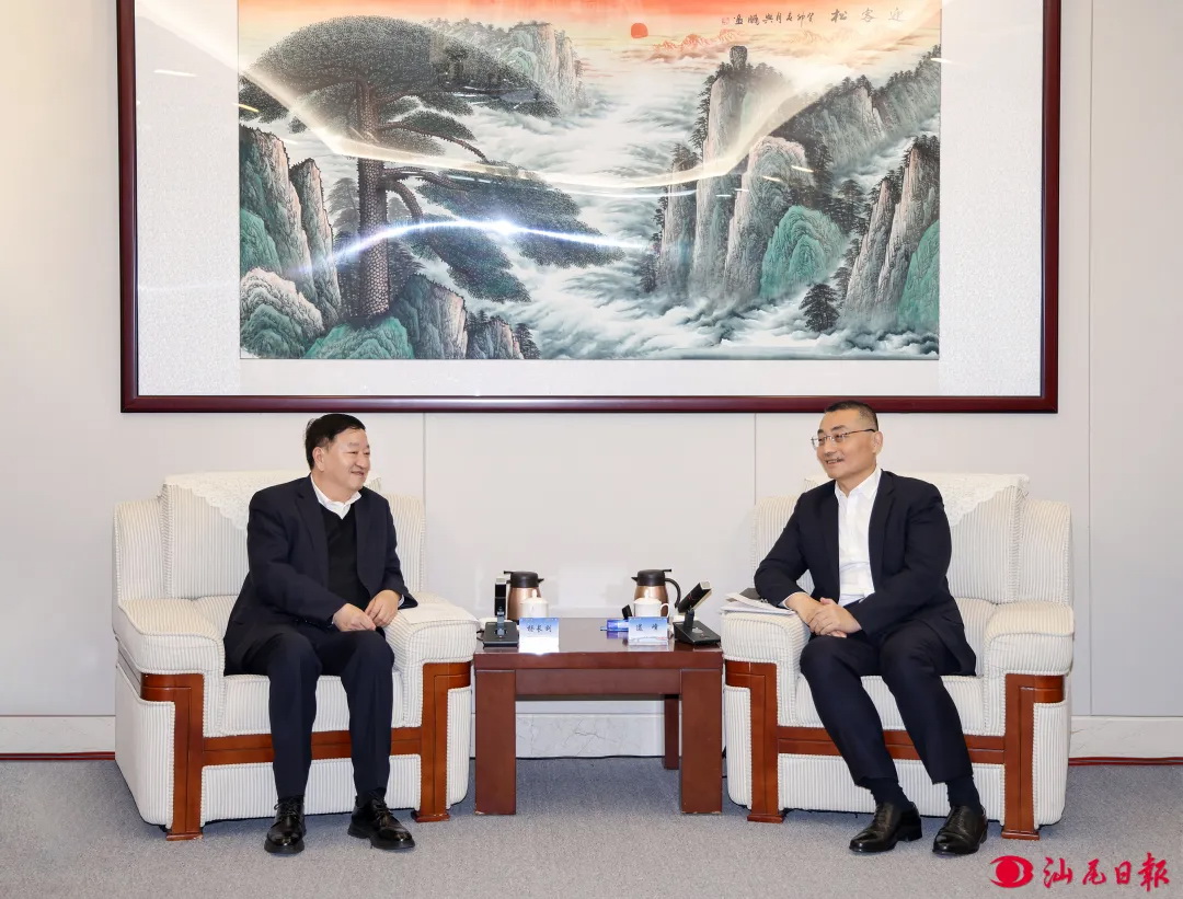 中廣核集團(tuán)黨委書記、董事長(zhǎng)楊長(zhǎng)利與汕尾市委書記逯峰、市長(zhǎng)鄭海濤會(huì)談